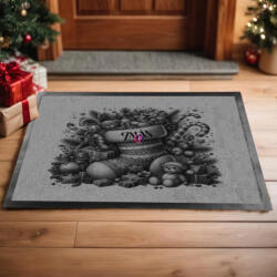 Deconline Crafts Egyedi neves karácsonyi Lábtörlő 60X40 cm "A Mikulás műhelye"szürke, fekete (DO129205-doormat-GR)