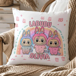 Deconline Crafts Egyedi neves Labubu "Friends" párnahuzat személyre szabható 40 cm (DO69367-PILLOW)