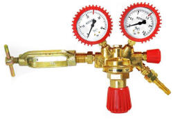 TC Technic Acetilén reduktor szeleppel és fagyásálló házzal félautomata hegesztőgépekhez- 5000 l/h, 0-25 bar