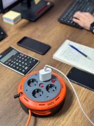  Kompakt feltekerhető kábel, 5 m-es kábel 4 IP20-as aljzattal, francia típusú (PHE-05310-E)