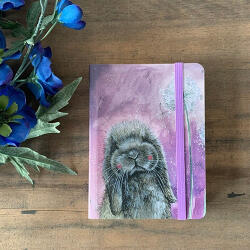 ALEX CLARK ART Jegyzetfüzet Alex Clark, vonalas, 14x10, 5cm, 160 oldal, gumis, Misty nyuszi (SCN23)