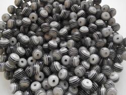  Műanyag Gyöngyök Csíkos Fekete 8MM 20DB