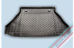 Rezaw-Plast Alfa Romeo 156 Kombi/Sportwagon méretpontos fekete csomagtértálca 2000-2006 a csomagtérben tűzoltókészülék nélkül szerelt járművekhez 102402N
