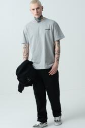 Karl Kani Karl Kani, Pamutpóló feliratos és mintás hátrésszel, Hamuszürke, Limezöld, L (60300348-LIGHT-GREY-L)