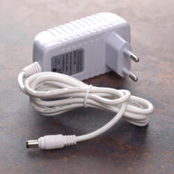 Delux LED tápegység 30W 12V 2, 5A IP20 adapter típusú, fehér DEL1648 (DEL1648)