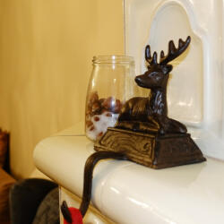 Esschert Design Öntöttvas karácsonyi zoknitartó, szarvas díszítéssel, 21 cm