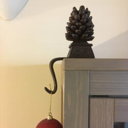 Esschert Design Öntöttvas karácsonyi zoknitartó, fenyőtoboz alakú, 20 cm