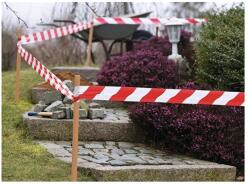 TESA Kordonszalag TESA 8cm x 100m piros/fehér (7550081000) - irodaszerwebaruhaz