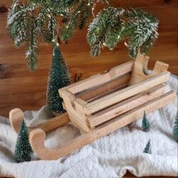 Fa szánkó tárolóval