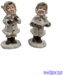  Éneklő fehér kabátos figura