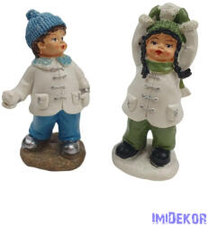  Fehér kabátos hógolyós gyerekek