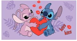 Jerry Fabrics Lila pamut gyerek fürdőlepedő 70x140 cm Lilo and Stitch "Kiss" - Jerry Fabrics