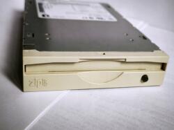Iomega Z250ATAPI 250MB Zip Disk Drive (Z250ATAPI)