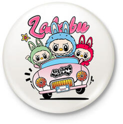 printfashion labubu-at-car-seeklogo - Kitűző, hűtőmágnes - Fehér (17775821)
