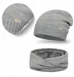PaMaMi Szürke téli szett, 100% akril, sapka és kémény, 55-58cm fejméret (Wygodna Czapka Klasyczna Smerfetka Komin)