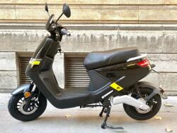  BEMUTATÓMOTOR - MOTRON VOLTZ, fekete, Le1-B