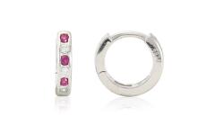 Ezüst gyermek fülbevaló keskeny karika pink és fehér kövekkel 8mm