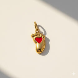 KÁRPÁTHY ékszer Little Foot charm - piros, aranyozott