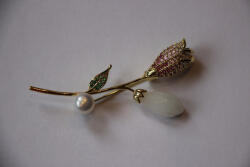  Tulipán bross színes cirkónia kristályokkal, arany bevonattal (0095. ) (G500314C16Y)