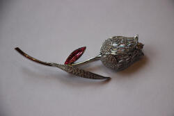  Platinával bevont exkluzív tulipán bross cirkónia kristályokkal (0093. ) (G500257E01Y)