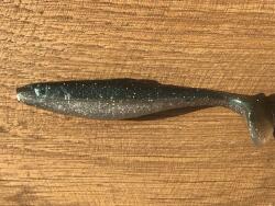 Realistic Shad Gumi Realistic Shad Matusiak Kolbász 10cm No. 041 új (K9 041)