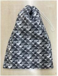 MK Bea Frissentartó Kenyérzsák - Monokróm Háromszög Minta (30×40 cm)