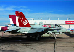 Academy Modell Kit repülőgép 12520 - USMC F/A 18A+ VMFA-232 RED DEVILS (1: 72)