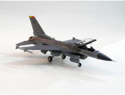 TAMIYA US F-16CJ Fighting Falcon 1: 72