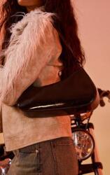 Prettylittlething EC24208 Prettylittlething Kis Lakktáska (45)