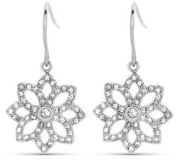  Victoria Ezüst színű fehér köves virág fülbevaló - tisztitoszertrendelek