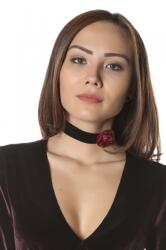 STRAIE Colier Choker Trandafir