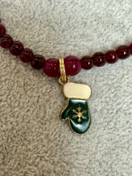  Télvarázs - Roppantott Kristály Karkötő Karácsonyi Kesztyű Medállal (JJK138)