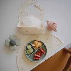 mushie Hajlékony szilikon előke - perec