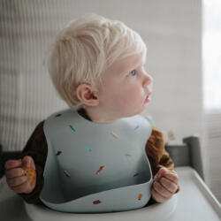 mushie Hajlékony szilikon előke - kicsi kocsi - pippadu