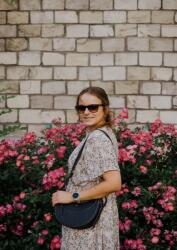 SHE Fekete postás táska félhold She S16