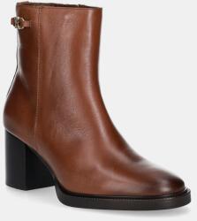 Tommy Hilfiger bőr csizma STACKED HEEL LEATHER ANKLE BOOT - barna Női 40