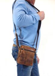 WILD zippes barna zsíros bőr kis válltáska 20cm W-0012