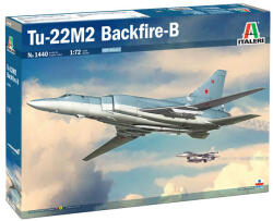  Italeri Tu-22M2 Backfire-B szuperszonikus bombázó repülőgép makett, 1: 72 méretarány, műanyag összerakható készlet, történelmi matricákkal (144000)
