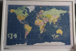  Világtérkép, Világ országai falitérkép fehér keretben, Föld országai térkép keretes, plexi előlappal 70x50 cm