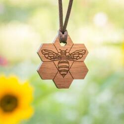  Nyaklánc szíjjal, fa Méhecske medállal, méhsejt mintával (nasdrepsz)