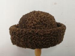  Női sapka, karakál sapka