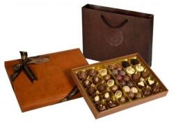  Exclusive Bőr (Világos Barna) Díszdobozos Kézműves Praliné Válogatás Táskával Belga Csokoládéból 285g