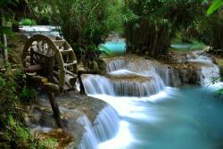  Öntapadó és mosható fali tapéta Cascada55 Vízesés malommal a folyón, 250 x 200 cm