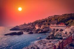  MÉDIA öntapadó és mosható fali fotótapéta, Tengerpart templommal a naplementében, 270 x 200 cm