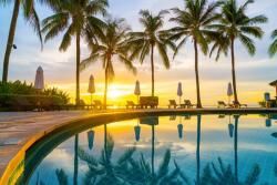  Plaja79 matrica tapéta medencével és pálmafákkal, 200 x 150 cm