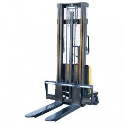 BRECKNER Transpalet semi-electric cu sarcina maxima 1.5T, inaltime ridicare 3000mm, furci 1150mm Breckner Germany