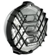 WESEM HO2.15260. Szúrófényű nagy kerek ködfényszóró, KRÓM műanyag házzal fehér üveggel, védőráccsal. Helyzetjelzős kivitel. Méretei: 183x97mm. Teljes magasság: 219mm. Felfagatás: Alul, M10, -es csavarral. 0