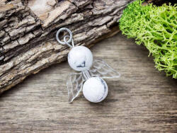 R. M. ékszer Kitartás angyal howlit ásvány medál (12475-RM)