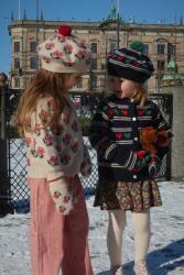 Konges Sløjd Детска жилетка с въ; на Konges Sløjd BELOU KNIT COLLAR CARDIGAN (KS104226.PreSpring)