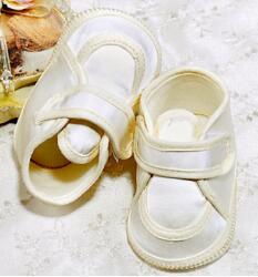  Keresztelő bársony cipő tépőzárral ekrü 10